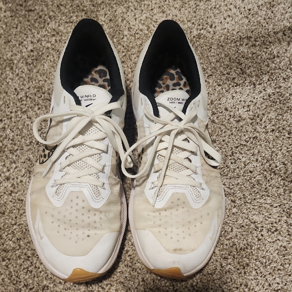 Women's Zoom White Nike Running Shoes